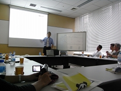 2時間にも及ぶ講義。質問も頻繁に出てきました